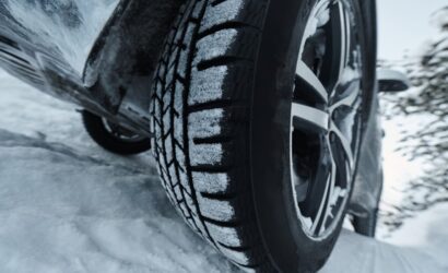 vecteezy_offroad-suv-car-on-icy-winter-north-road_11587137